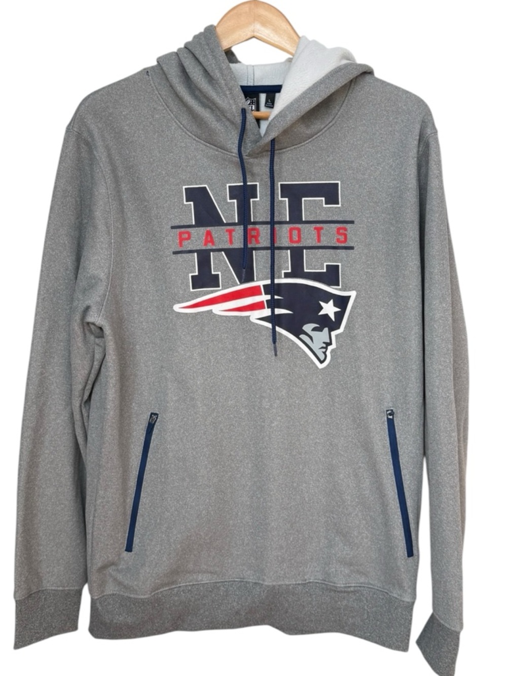 NFL Team Apparel Men’s New England Patriots Football Gray Logo Hoodie. Large.